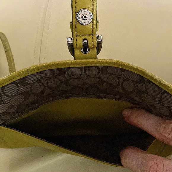 Coach clutch - Picture 3 of 3